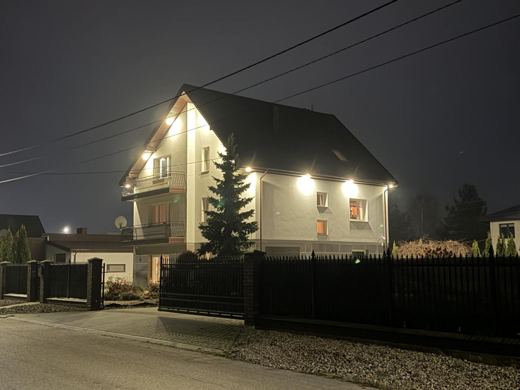 Mrozy ciało mężczyzny w domu