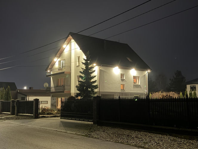 Mrozy ciało mężczyzny w domu