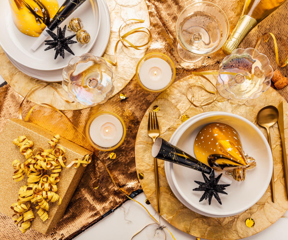 Jak efektownie i niedrogo przygotować wnętrze na imprezę sylwestrową? Ceny dekoracji