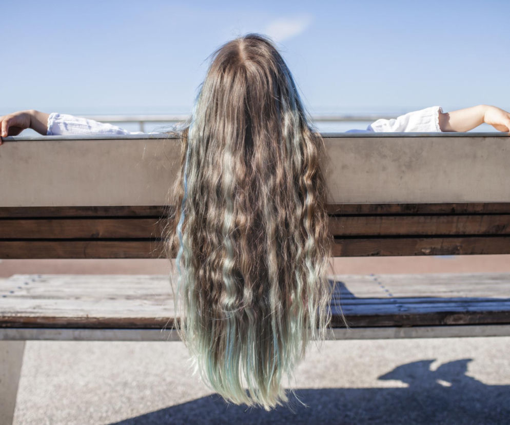 Przedłużasz włosy? Uważaj! Nowe badanie łączy je z rakiem i problemami hormonalnymi