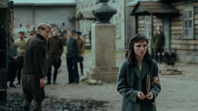 W roli głównej Jakub Gierszał, w obsadzie m.in. Aidan Gillen, Paul Freeman, Julia Pietrucha, Wojciech Mecwaldowski, Anna Próchniak, Mateusz Kościukiewicz, Antoni Pawlicki oraz Tomasz Kot.