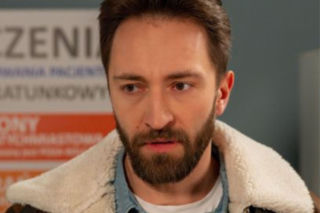 Na sygnale, odcinek 887. Dramatyczne sceny w szkole. Nauczycielka walczy o życie