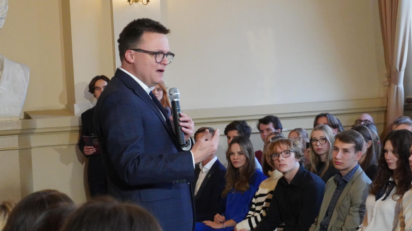 Marszałek Szymon Hołownia przeprowadził lekcję obywatelską w V LO w Krakowie