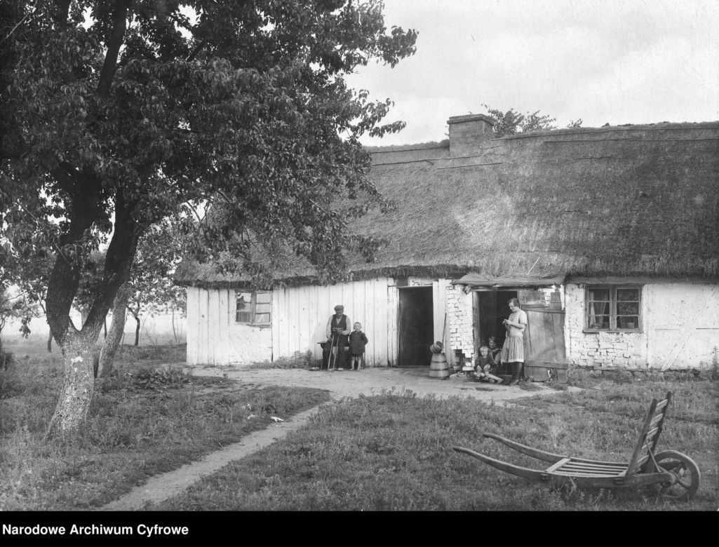 Tak mieszkało się na polskiej wsi prawie 100 lat temu. Zobaczcie te niezwykłe zdjęcia!