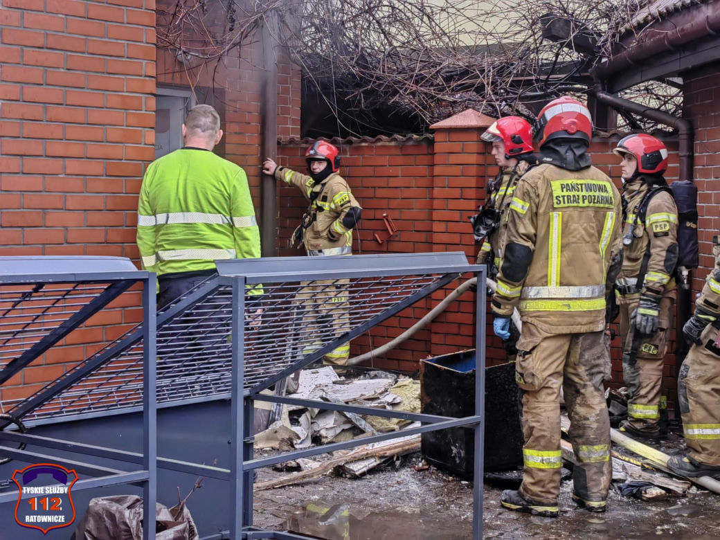 Pożar w Tychach. W budynku znajduje się żłobek i hotel. Trwa akcja strażaków