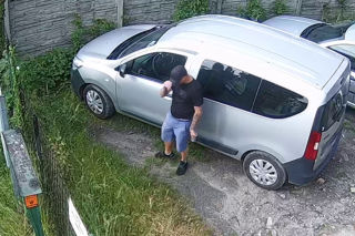 Katowice: Włamał się do samochodu i ukradł dwa laptopy. Rozpoznajesz go? Daj znać policji [ZDJĘCIA]