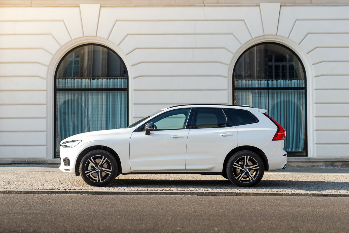 Volvo XC60 B4 Mild Hybrid FWD AT8 Momentum