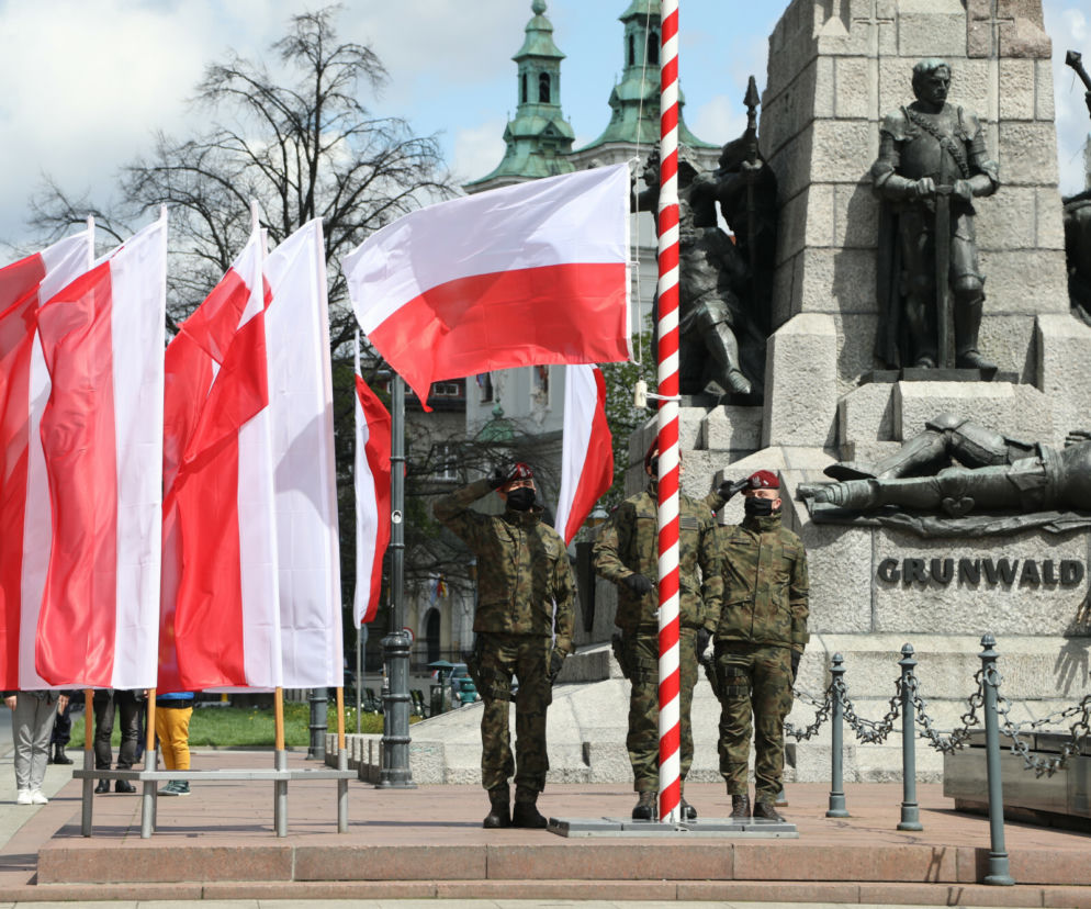 Kartki, pozdrowienia i gify na 3 maja 2022 - życzenia i oficjalne wierszyki