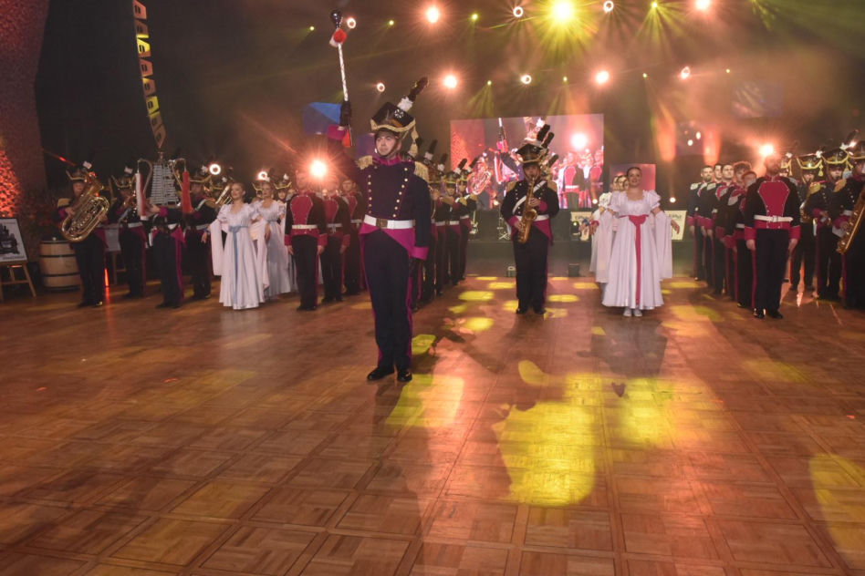 XIV Marszałkowski Bal Dobroczynny w CKK Jordanki. Zdjęcia ze środka. Efektowne kreacje VIP-ów