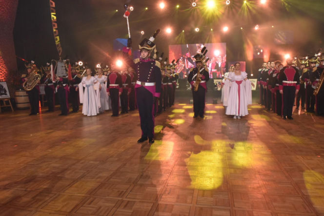 XIV Marszałkowski Bal Dobroczynny w CKK Jordanki. Zdjęcia ze środka. Efektowne kreacje VIP-ów