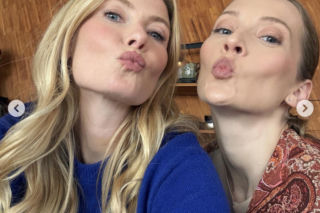 Barwy szczęścia. Renata (Anna Mrozowska), Dominika (Karolina Chapko)