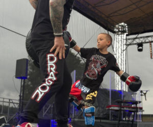 Tłumy na Festiwalu Pod Zaporą w Brodach! Oskar Cyms i „Złoty Gumiak” skradli serca publiczności