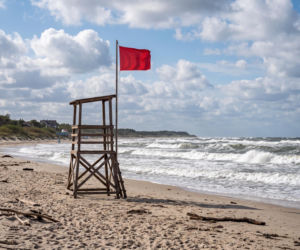 Sinice Niechorze. Czy w Niechorzu można się kąpać 18.08? Flaga, warunki pogodowe