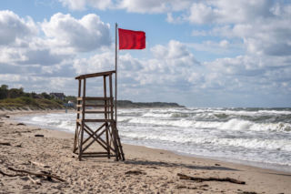 Sinice Niechorze. Czy w Niechorzu można się kąpać 18.08? Flaga, warunki pogodowe