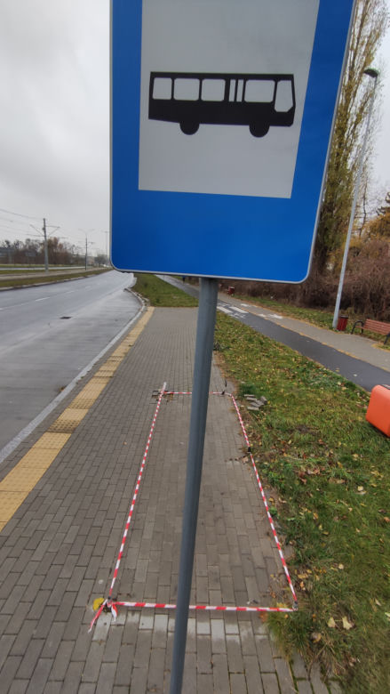 Przystanek-widmo z Torunia stał pusty trzy lata, teraz zniknął. Magistrat milczy.