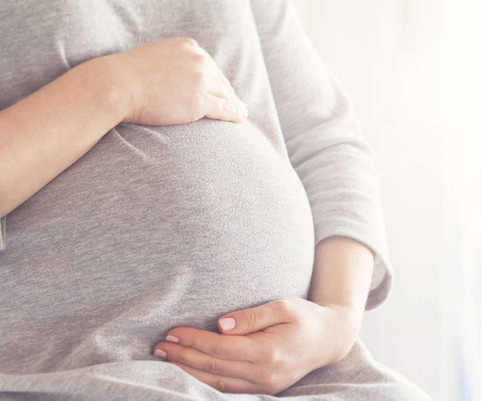 Wiozła córkę na porodówkę, ze stresu zgubiła drogę. Zdenerwowana kobieta szukała pomocy 