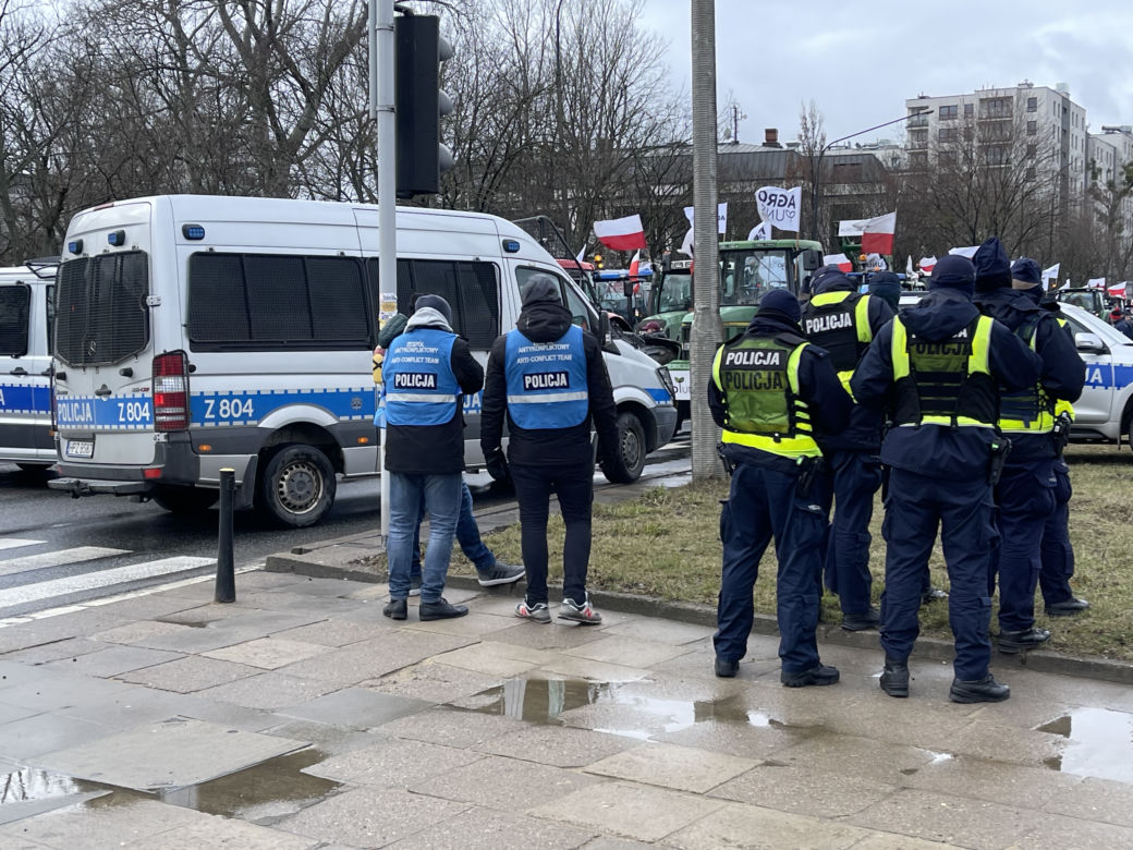 Ponad 100 ciągników jedzie do Warszawy. Rolnicy sparaliżują stolicę