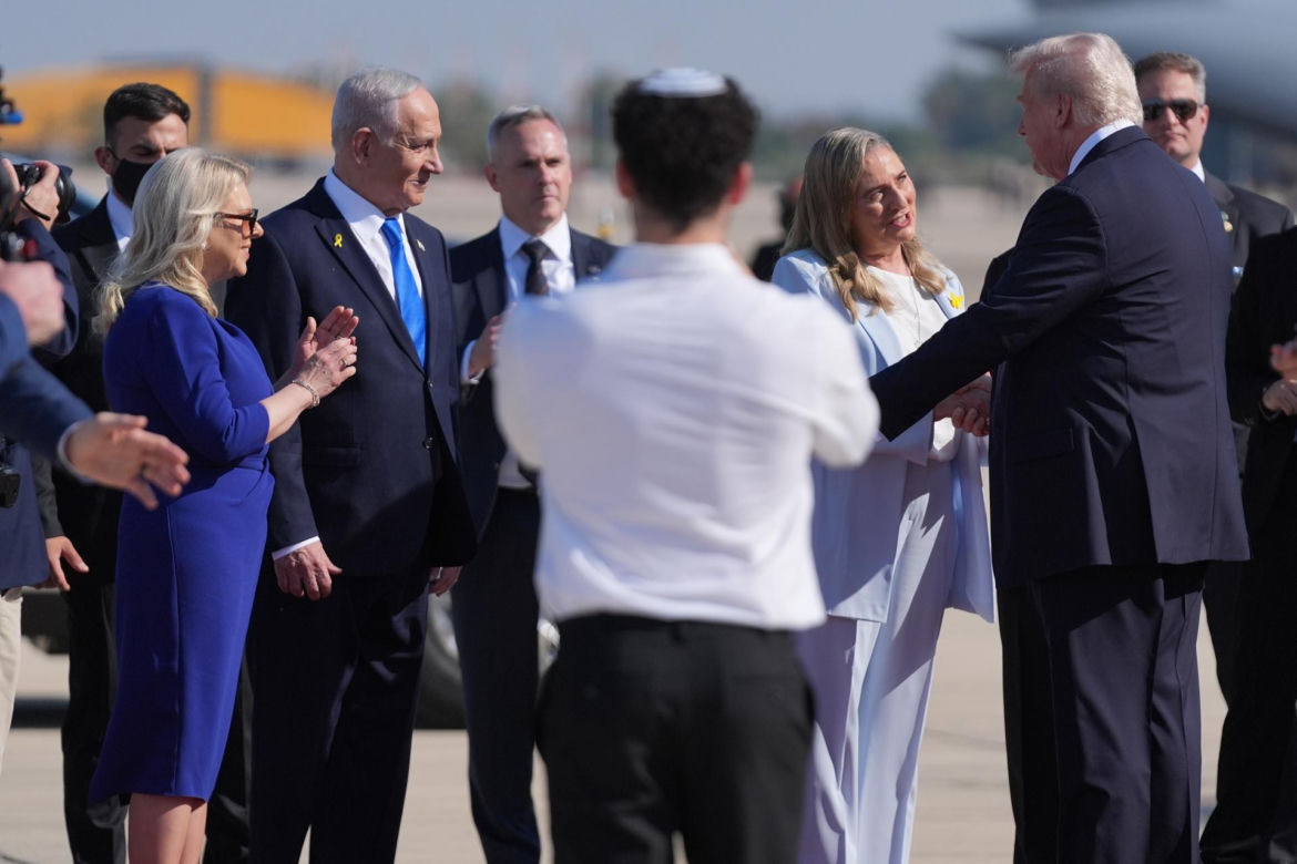 Trump w Tel Awiwie. Hamas wypuszcza kolejnych zakładników
