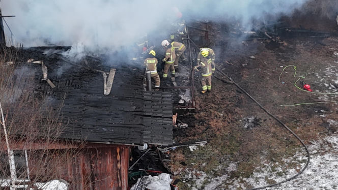 Z piętrowego domu zostały tylko zgliszcza, ogień zabrał wszystko. Potężny pożar pod Warszawą