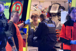 Nocny pożar mieszkania w Warszawie. Dwie osoby w szpitalu, ewakuowano mieszkańców