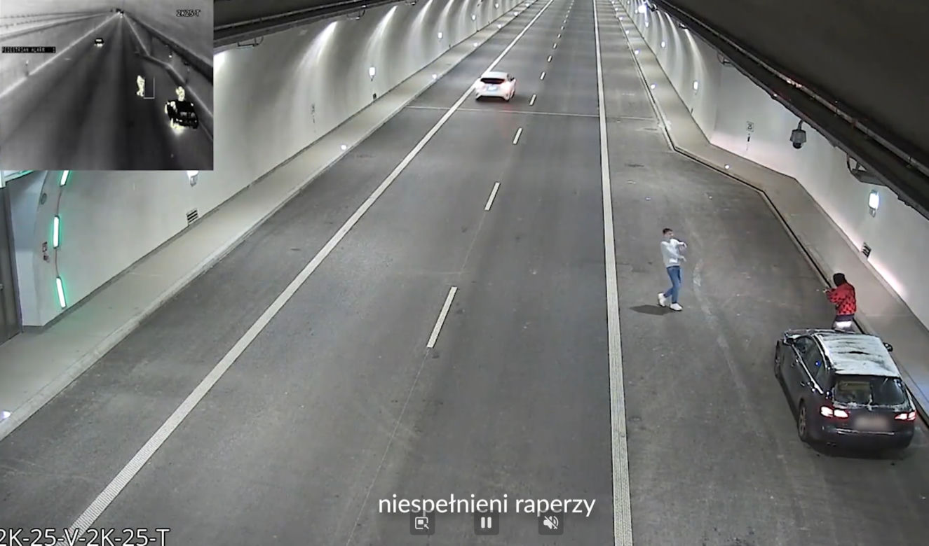Rozprostowanie nóg, selfie, nagranie teledysku. Oto co wyprawiają kierowcy na zakopiance 