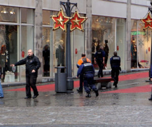 ZAMACH w BELGII: Zamachowcy rzucali GRANATAMI w PRZYSTANEK autobusowy
