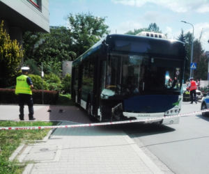 Zderzenie autobusu MPK z samochodem na Azorach