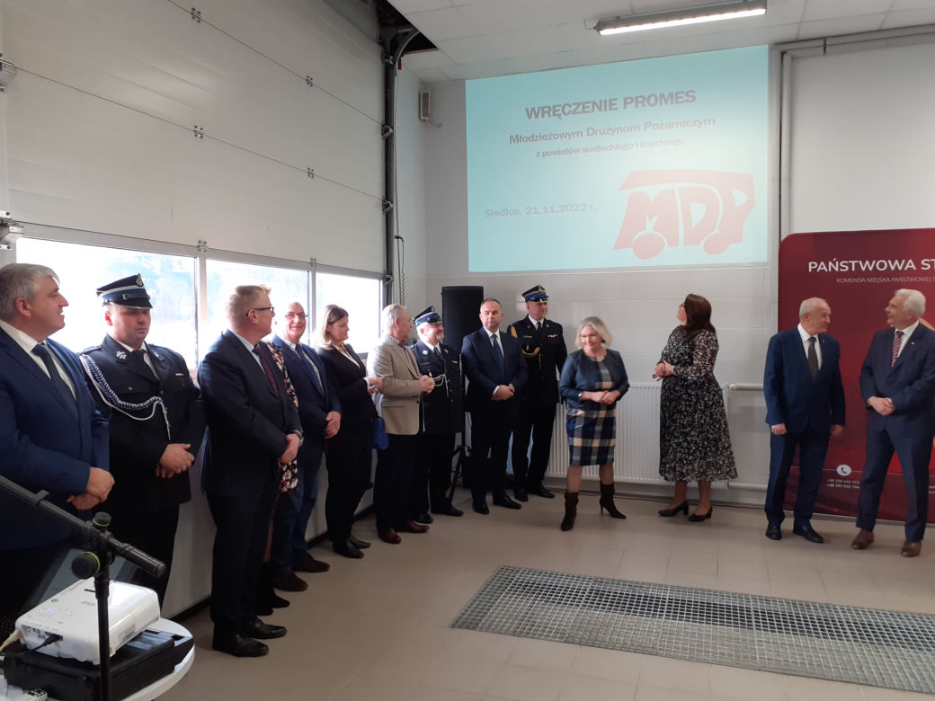 Przekazanie promes dla młodzieżowych drużyn strażaków ochotników w KM PSP w Siedlcach