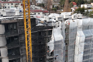 Blok po pożarze na Laurowej