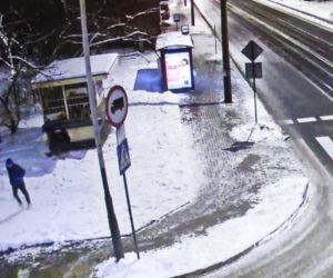 ŁÓDŹ: Podłożył ogień POD KIOSK, a później patrzył jak idzie z dymem. Budka PŁONĘŁA JAK POCHODNIA 