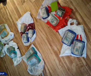 Policja wyłowiła z jeziora skradzione sejfy. Sprawcy przeoczyli kopertę z gotówką