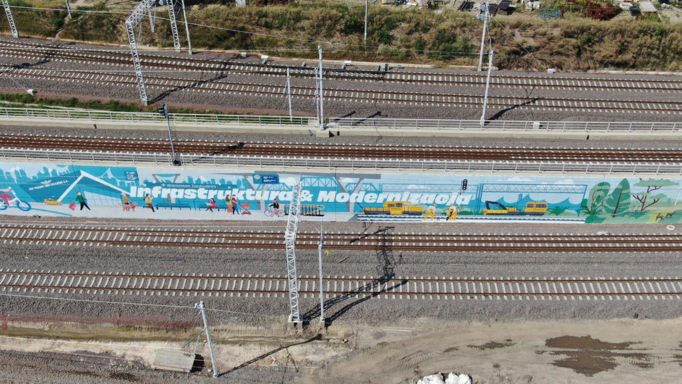 Na stacji Warszawa Zachodnia powstał nowy mural. Jego długość to ponad 300 metrów