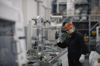 Jak przewidywać i eliminować przestoje w fabryce, by zapewnić ciągłość produkcji?                              