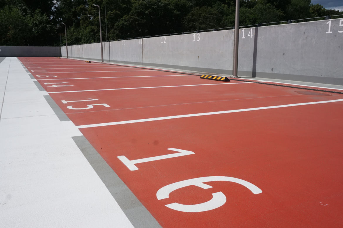 Wielopoziomowy parking na ul. Grunwaldzkiej już działa. Pomieści aż 570 aut [ZDJĘCIA]