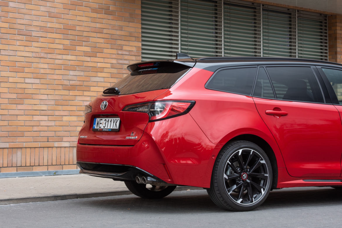 Toyota Corolla TS Kombi GR Sport 2.0 Hybrid 180 KM e-CVT 