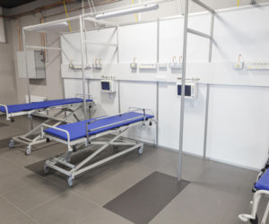 Szpital tymczasowy we Wrocławiu zaczyna przyjmować pierwszych pacjentów