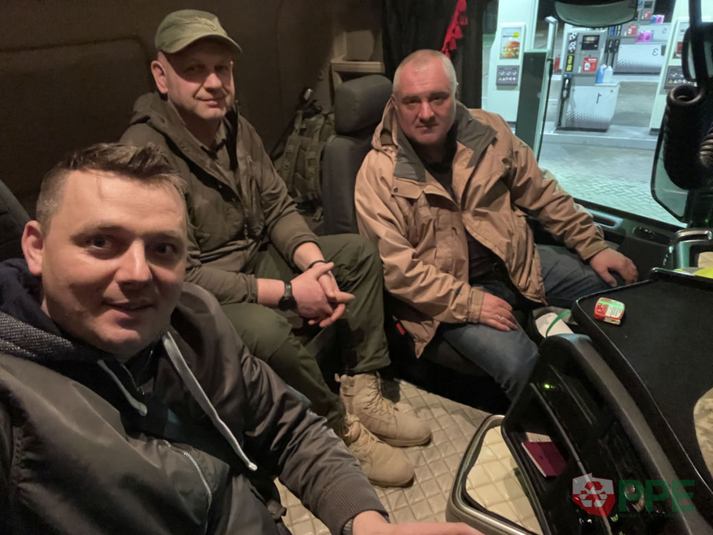 Gwiazdor disco polo jechał z pomocą humanitarną na Ukrainę. Dookoła wybuchały bomby!