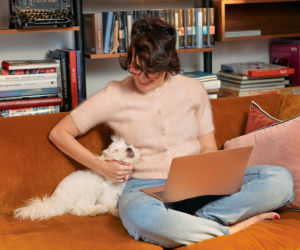 Nie tylko miłość i przyjaźń. Ten darmowy e-book uczy nastolatków rozpoznawać toksyczne relacje