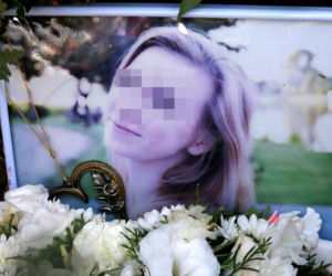 Grób Moniki Sz. (+23 l.) na cmentarzu w Jeleniewie rok po tragicznej śmierci