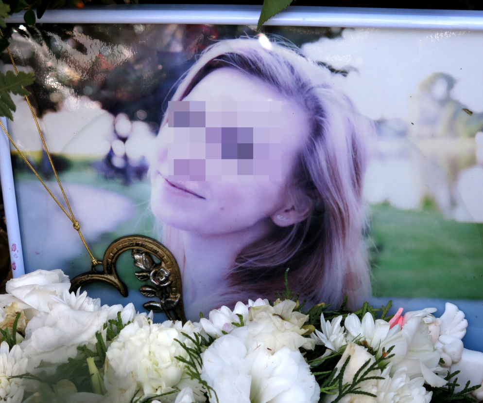Grób Moniki Sz. (+23 l.) na cmentarzu w Jeleniewie rok po tragicznej śmierci