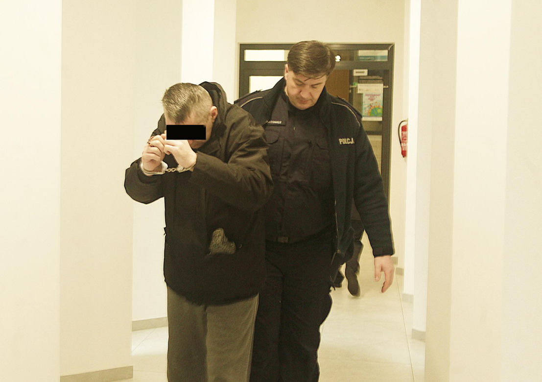 Zaatakował nożem komorniczkę, kobieta nie miała szans. Matka zabójcy zabrała głos: „przepraszam za mojego syna”