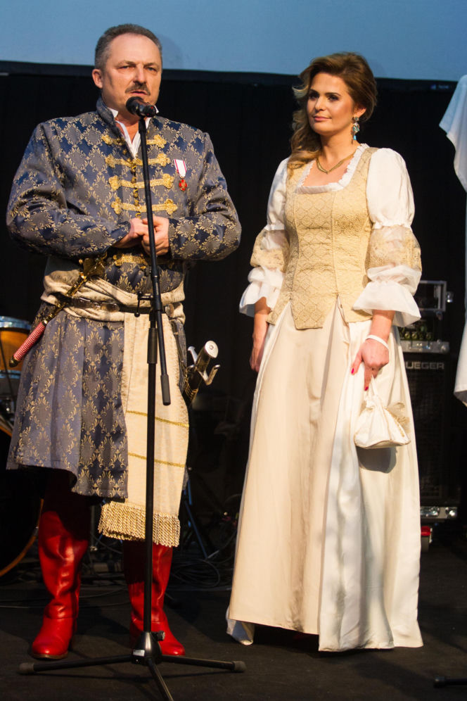 Projektant mody zachwycony suknią ślubną żoną Marka Jakubiaka! "Taki wybór jest zjawiskowy"