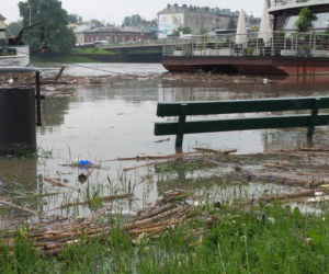 Powódź w Krakowie 24.05.2019: Fala kulminacyjna na Wiśle: zalane bulwary, okropny widok