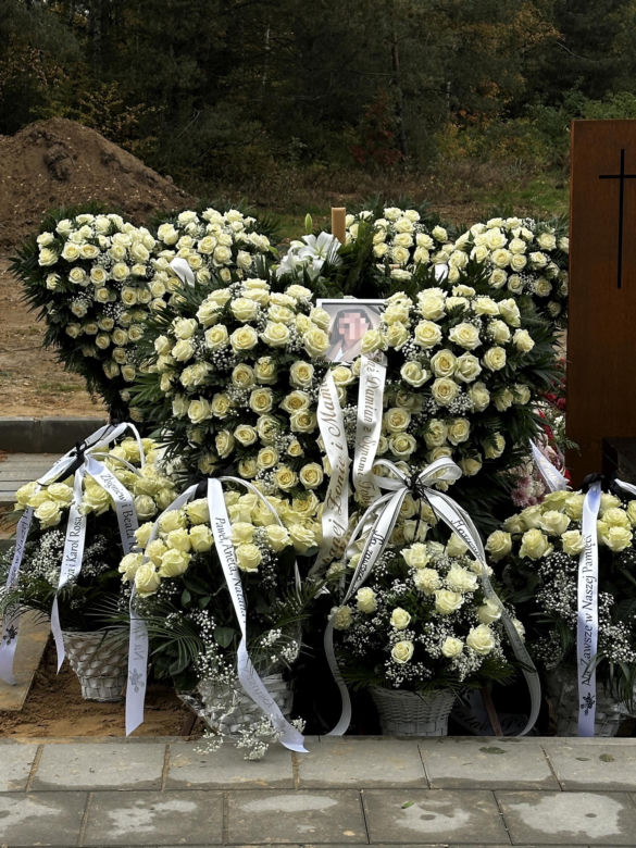 Pożegnał żonę, ale nie potrafił odejść. Przejmujący widok na grobie Darii. "Nie otrzymałem pomocy psychologicznej"