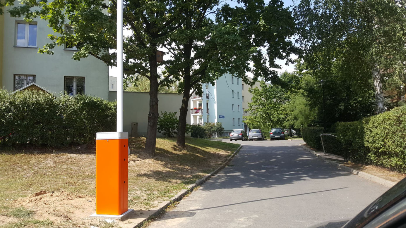 Ursynów: Wjazd tylko dla lokatorów! Zainstalowano szlabany 