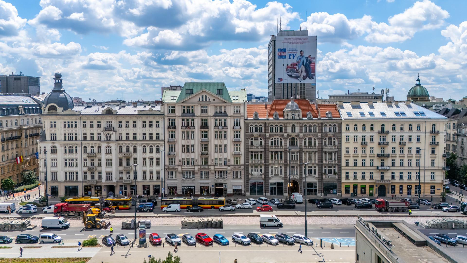 Południowa pierzeja Alej Jerozolimskich w centrum Warszawy