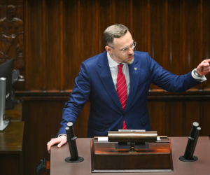 Sikroski bez hamulców do Macierewicza: Antek świrze!