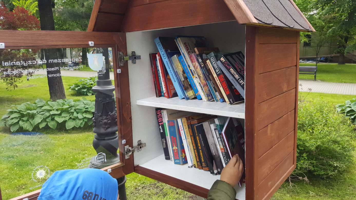 Plenerowa biblioteka w centrum Nowego Sącza