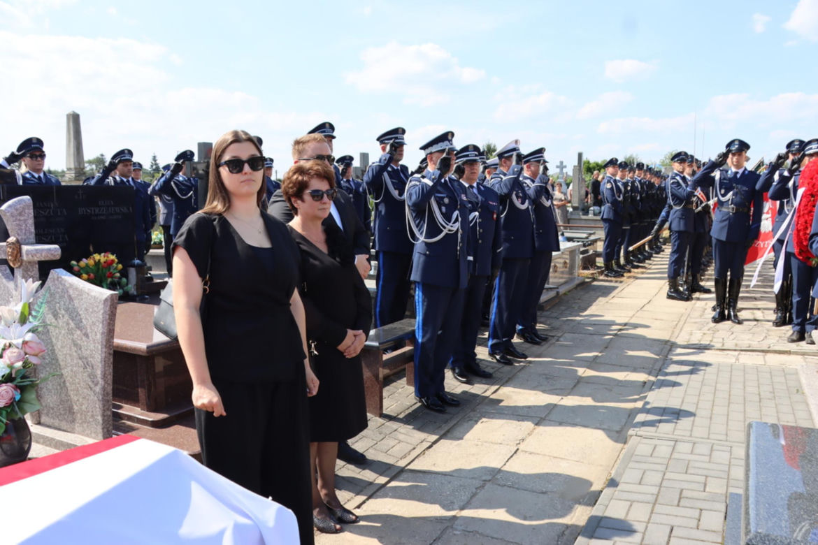 Pogrzeb policjanta, który zmarł po interwencji. Polska Policja pożegnała asp. sztab. Bogdana Orzeszka