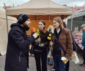 ESKA Lublin rozdawała żonkile na wiosnę